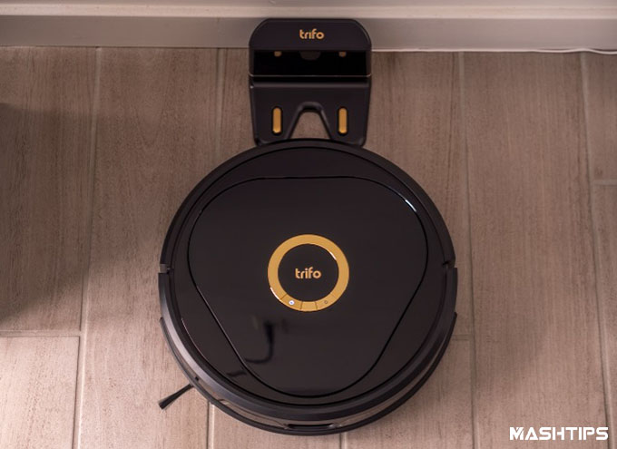 Trifo Lucy Robot Vacuum Entering to Charging Dock